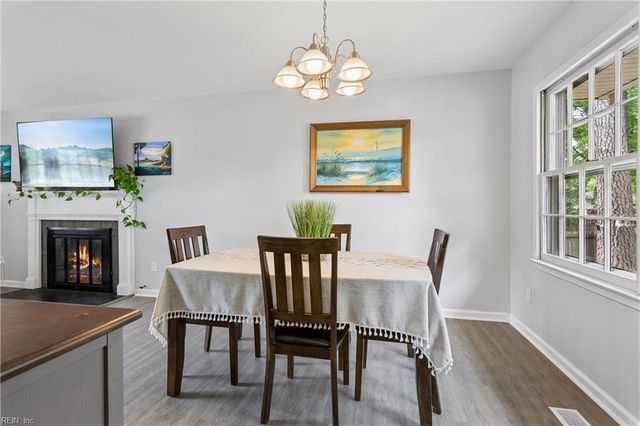 52 Gainsborough PL, Newport News, VA 23608