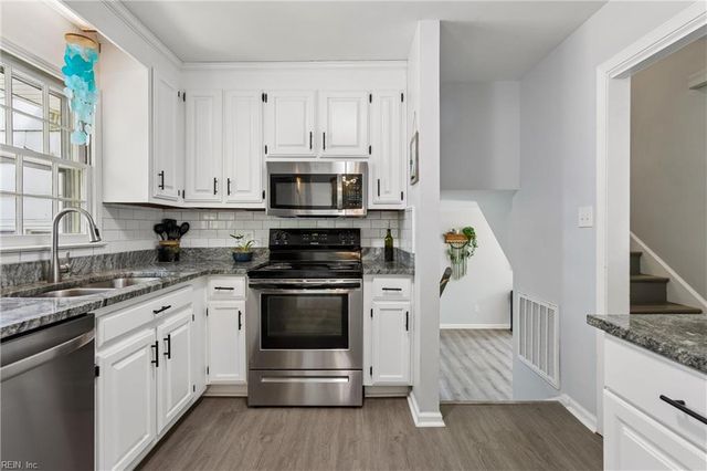 52 Gainsborough PL, Newport News, VA 23608