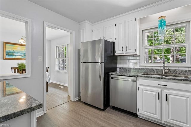 52 Gainsborough PL, Newport News, VA 23608