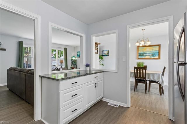 52 Gainsborough PL, Newport News, VA 23608