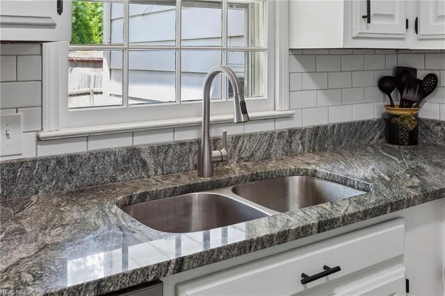52 Gainsborough PL, Newport News, VA 23608