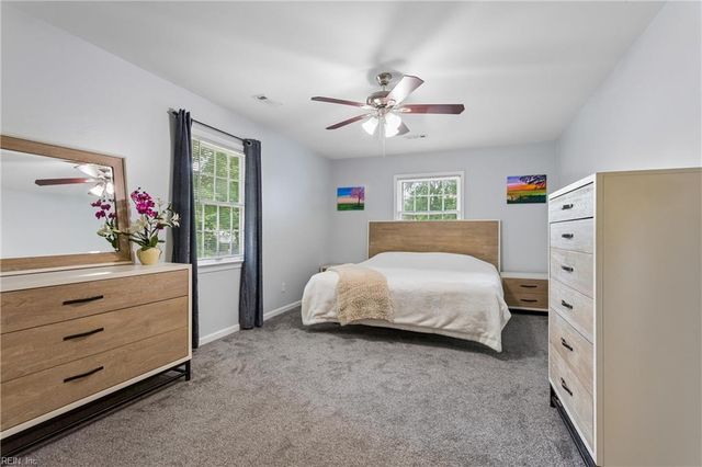 52 Gainsborough PL, Newport News, VA 23608