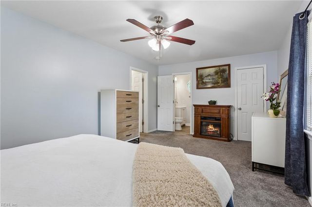52 Gainsborough PL, Newport News, VA 23608