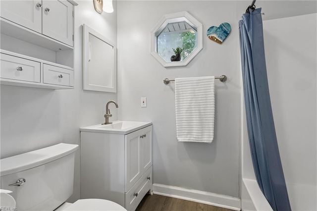 52 Gainsborough PL, Newport News, VA 23608