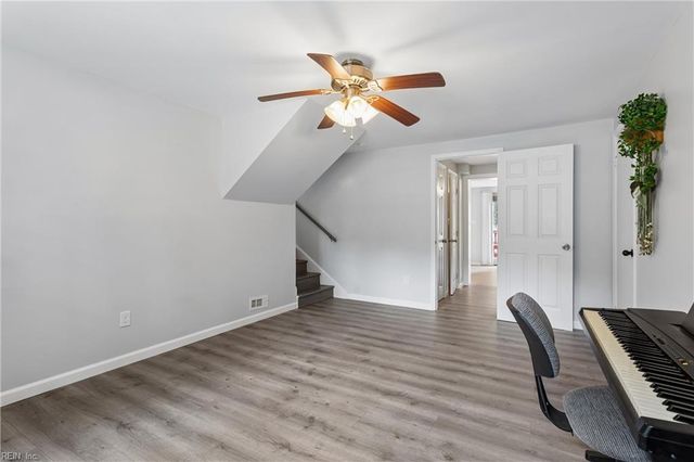 52 Gainsborough PL, Newport News, VA 23608
