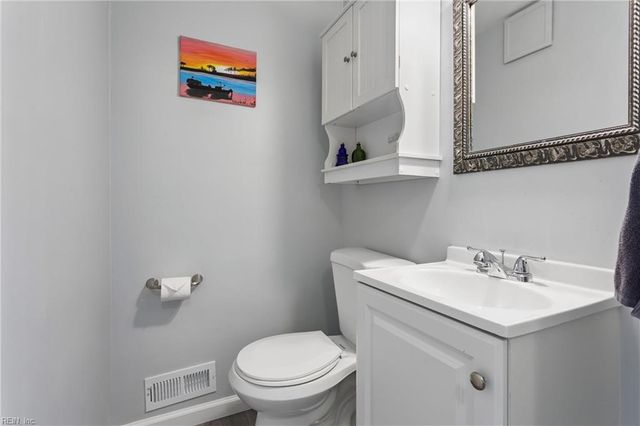 52 Gainsborough PL, Newport News, VA 23608
