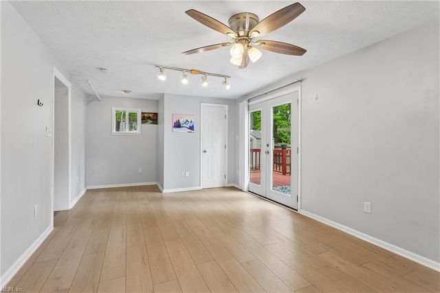 52 Gainsborough PL, Newport News, VA 23608