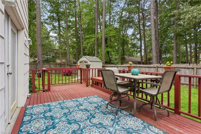 52 Gainsborough PL, Newport News, VA 23608