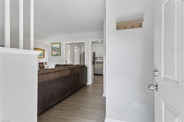 52 Gainsborough PL, Newport News, VA 23608