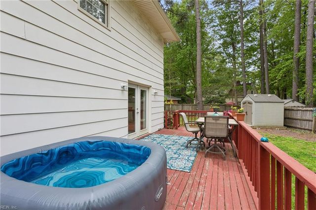 52 Gainsborough PL, Newport News, VA 23608