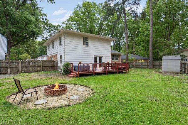 52 Gainsborough PL, Newport News, VA 23608