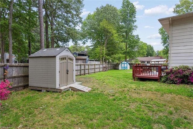52 Gainsborough PL, Newport News, VA 23608