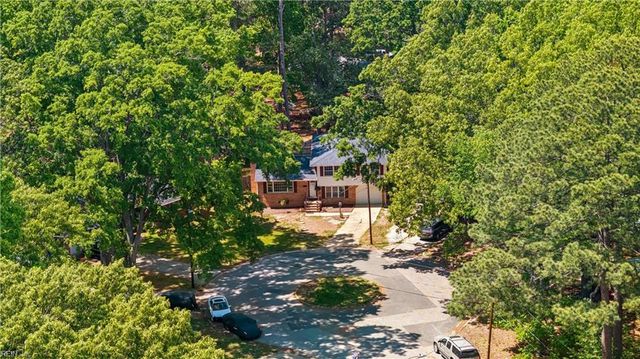 52 Gainsborough PL, Newport News, VA 23608