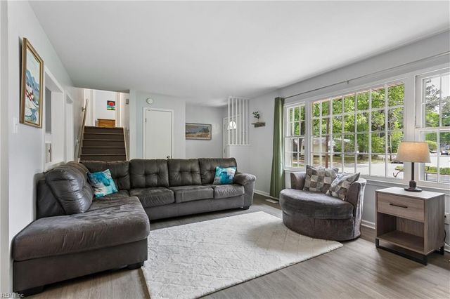 52 Gainsborough PL, Newport News, VA 23608