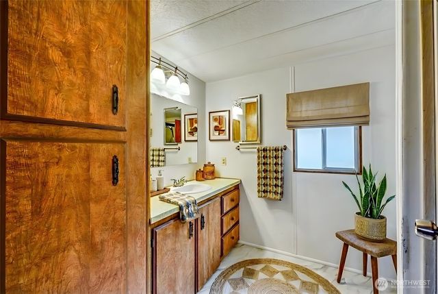 151 Sereno Circle Drive, Bremerton, WA 98312