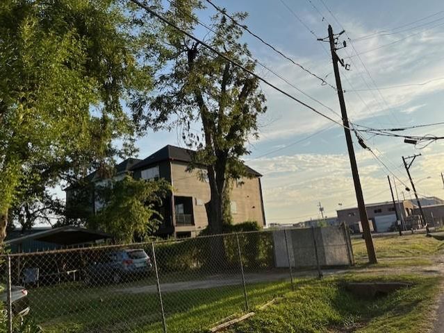 1611 Sylvester Road, Houston, TX 77009