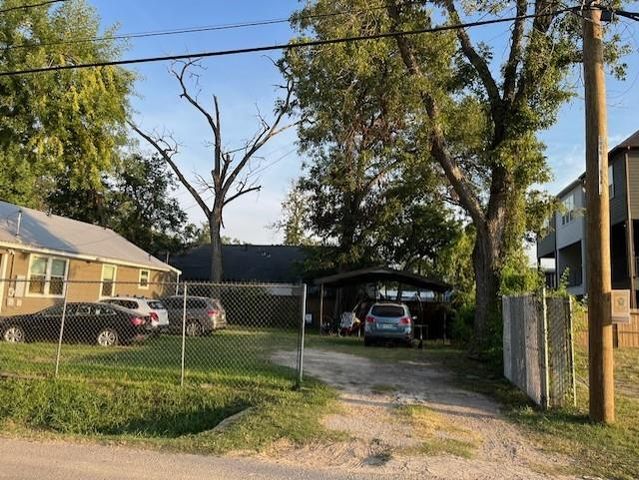 1611 Sylvester Road, Houston, TX 77009