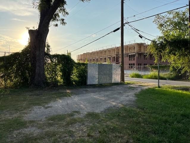 1611 Sylvester Road, Houston, TX 77009