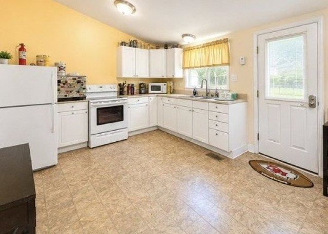 1219 Midland, Salina, KS 67401