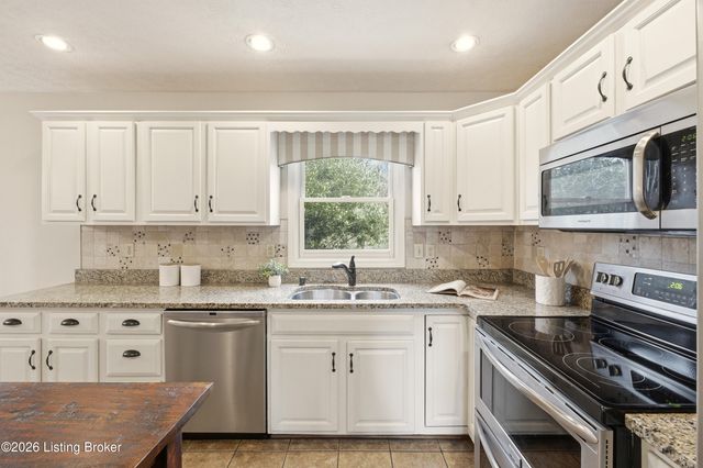 3419 Brookhollow Dr, Louisville, KY 40220