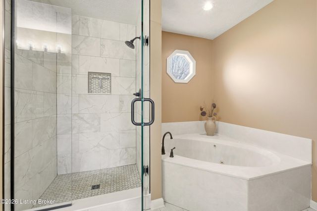 3419 Brookhollow Dr, Louisville, KY 40220