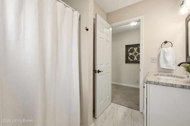 3419 Brookhollow Dr, Louisville, KY 40220