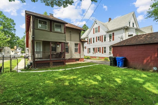 65 Rochelle St, Springfield, MA 01109