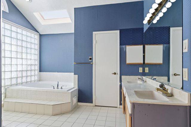 9306 Corner Oaks Lane, Houston, TX 77036