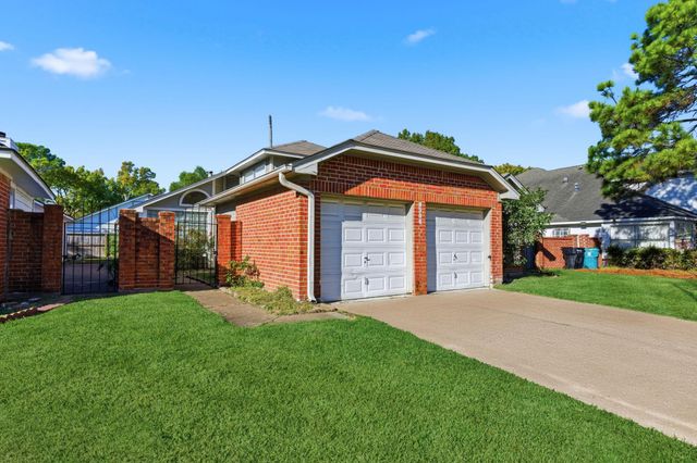 9306 Corner Oaks Lane, Houston, TX 77036