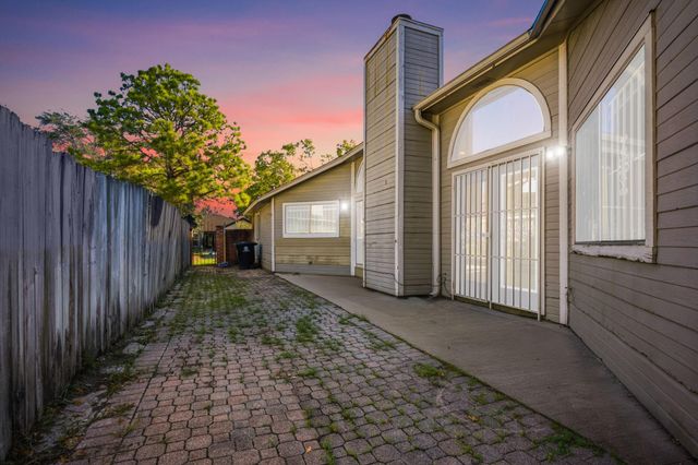 9306 Corner Oaks Lane, Houston, TX 77036