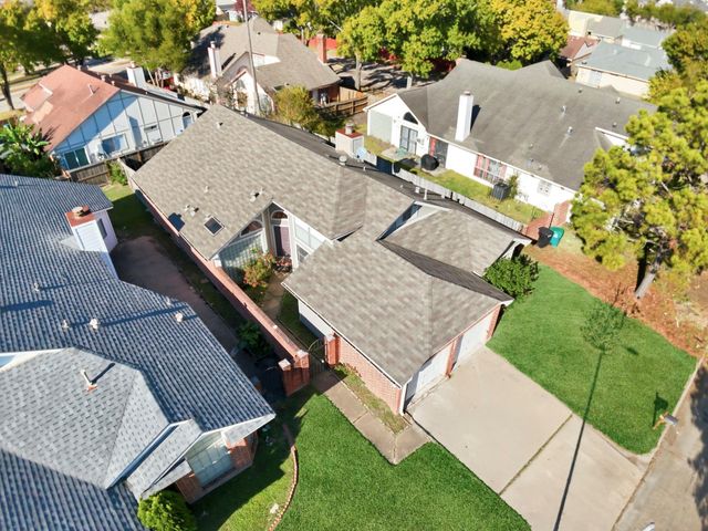 9306 Corner Oaks Lane, Houston, TX 77036