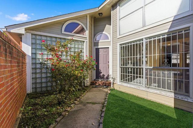 9306 Corner Oaks Lane, Houston, TX 77036