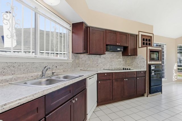 9306 Corner Oaks Lane, Houston, TX 77036