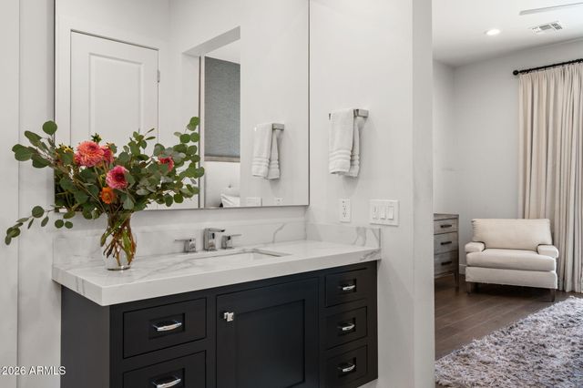 3927 E CRITTENDEN Lane, Phoenix, AZ 85018