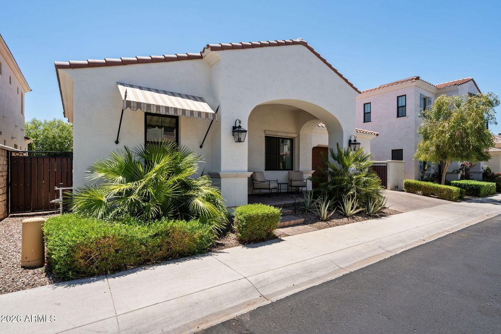 3927 E CRITTENDEN Lane, Phoenix, AZ 85018 — photo 2