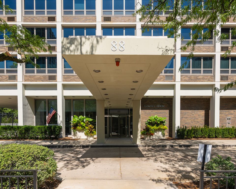 88 W Schiller Street 1003L, Chicago, IL 60610