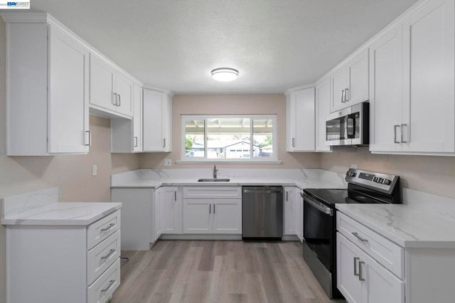 2950 Kelly St, Livermore, CA 94551