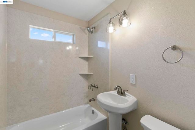 2950 Kelly St, Livermore, CA 94551