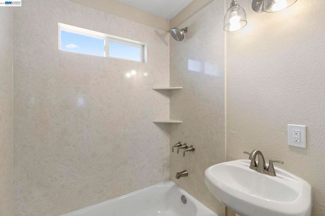 2950 Kelly St, Livermore, CA 94551