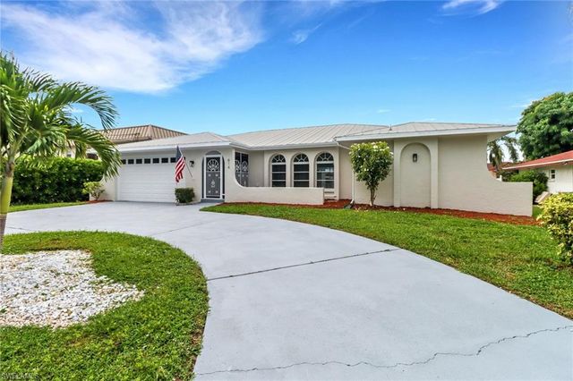 814 Victoria DR, Cape Coral, FL 33904