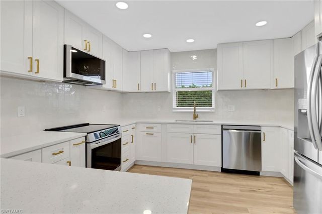 814 Victoria DR, Cape Coral, FL 33904