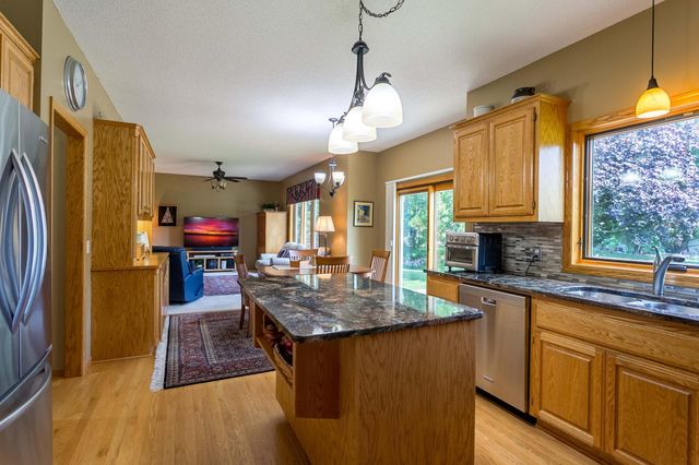 3895 Arlington Drive, Woodbury, MN 55129