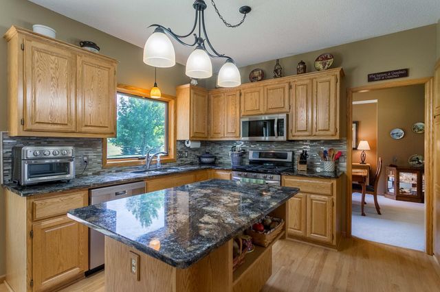 3895 Arlington Drive, Woodbury, MN 55129