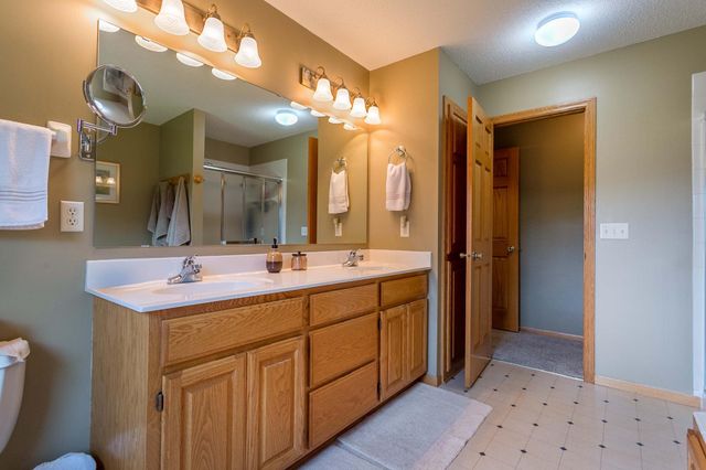 3895 Arlington Drive, Woodbury, MN 55129