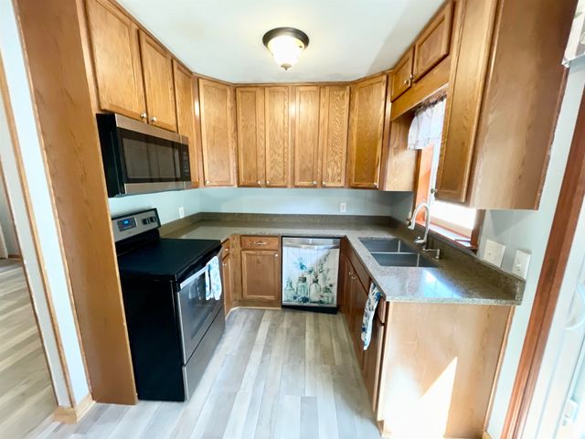 29 W Lakeshore Drive, Cherokee Village, AR 72529