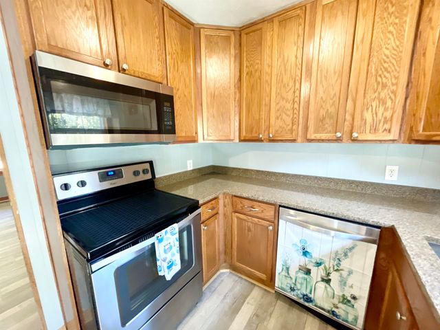 29 W Lakeshore Drive, Cherokee Village, AR 72529