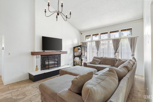 11938 Laver Court, Bakersfield, CA 93306