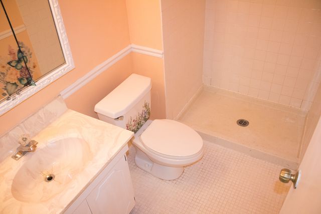 9701 N Dee Road 6M, Niles, IL 60714