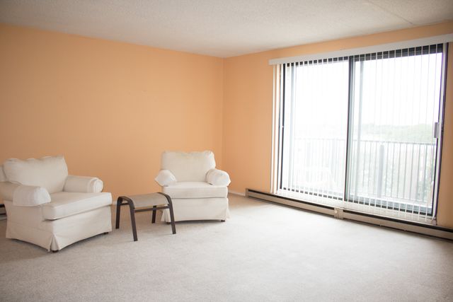 9701 N Dee Road 6M, Niles, IL 60714
