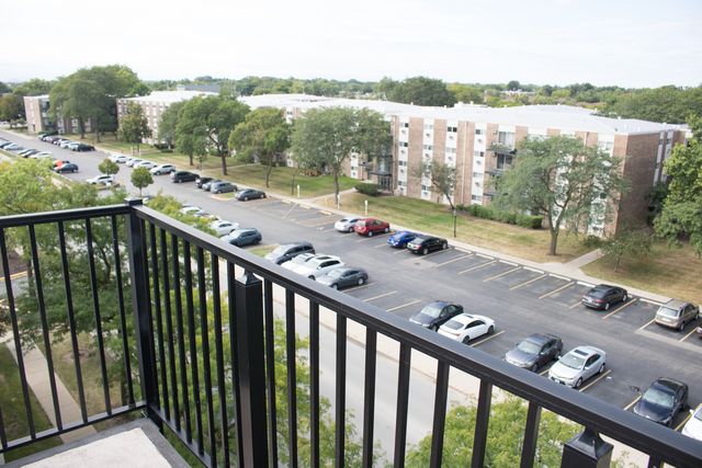 9701 N Dee Road 6M, Niles, IL 60714
